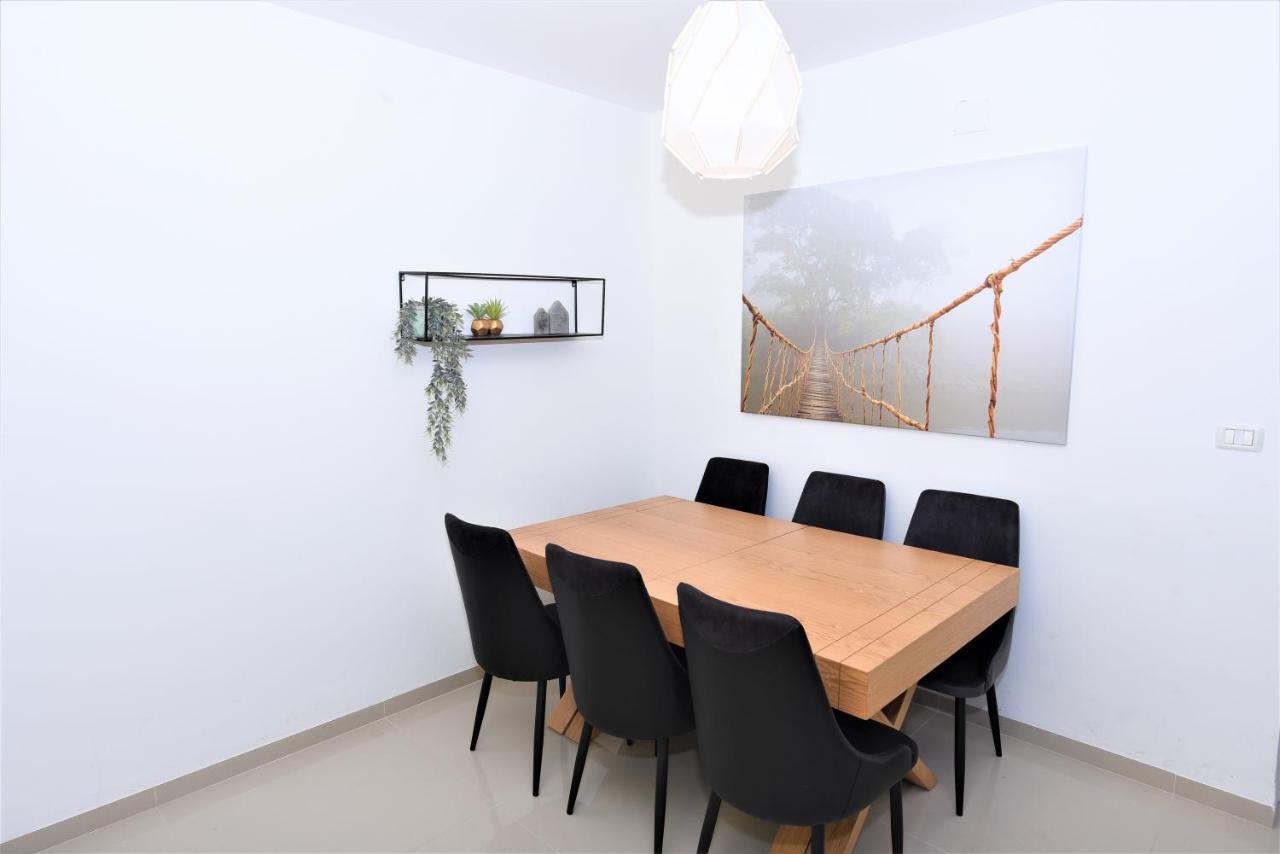 Yalarent Ariston & Penthouse Apartment